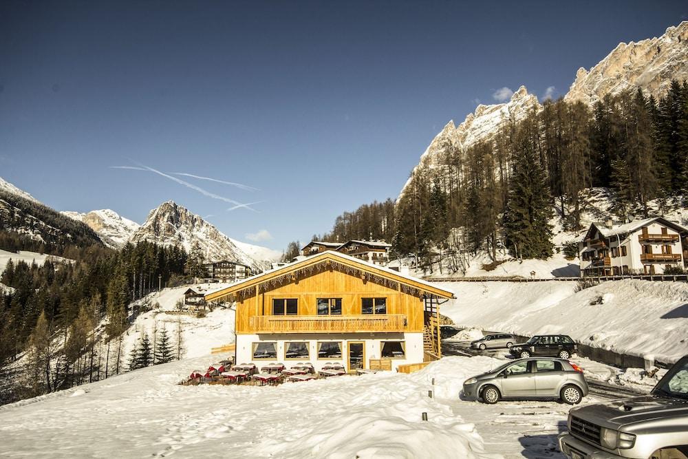 Dolomiti Lodge Alvera Cortina d'Ampezzo Exterior foto